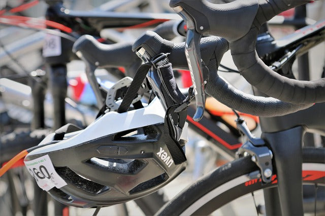 Stratégies nutritionnelles pour le vélo en triathlon : quand et comment consommer vos électrolytes ?